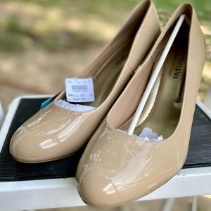 Size 10, nude 1.5-inch heels